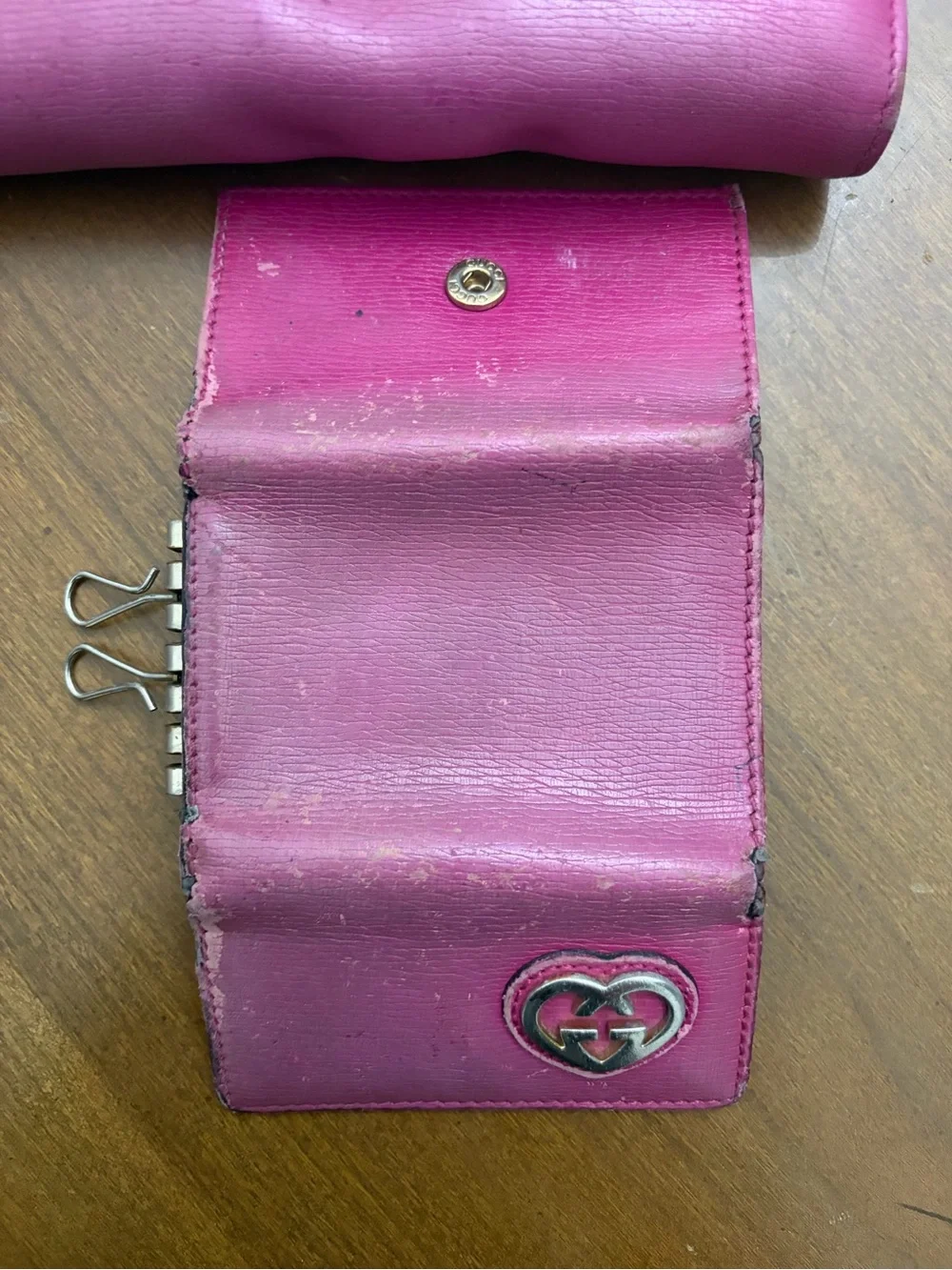 Gucci Hot Pink Leather Wallet and Key Case with Gold Heart GG - Picture 6 of 10
